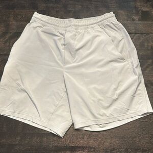 Lululemon pace breaker 7” inch inseam, light grey